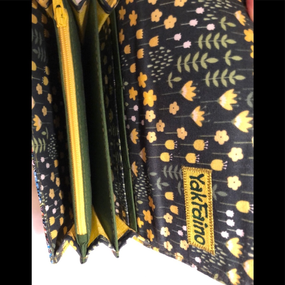YAKFAINO  PAISLEY WALLET - Picture 6 of 8